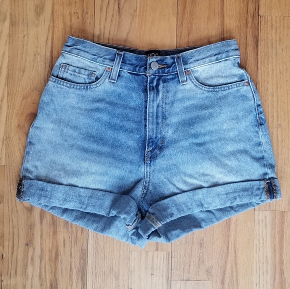 BDG GREAT COND MOM JEAN HI WAIST ROLLED JEAN SHORT